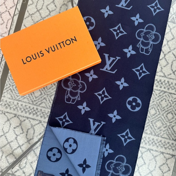 Louis Vuitton Men's Blue Scarf - Picture 2 of 3